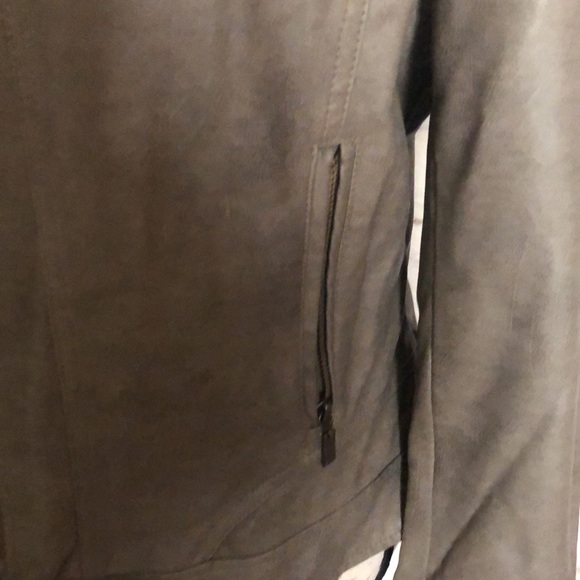 BERNARDO Tailored Faux Leather Jacket size Large. Chest measures 15”, - Picture 3 of 7